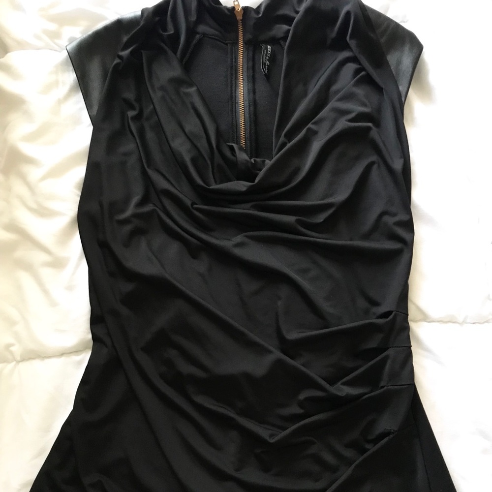 Fitted flattering back shirt w/ leather shoulders!
